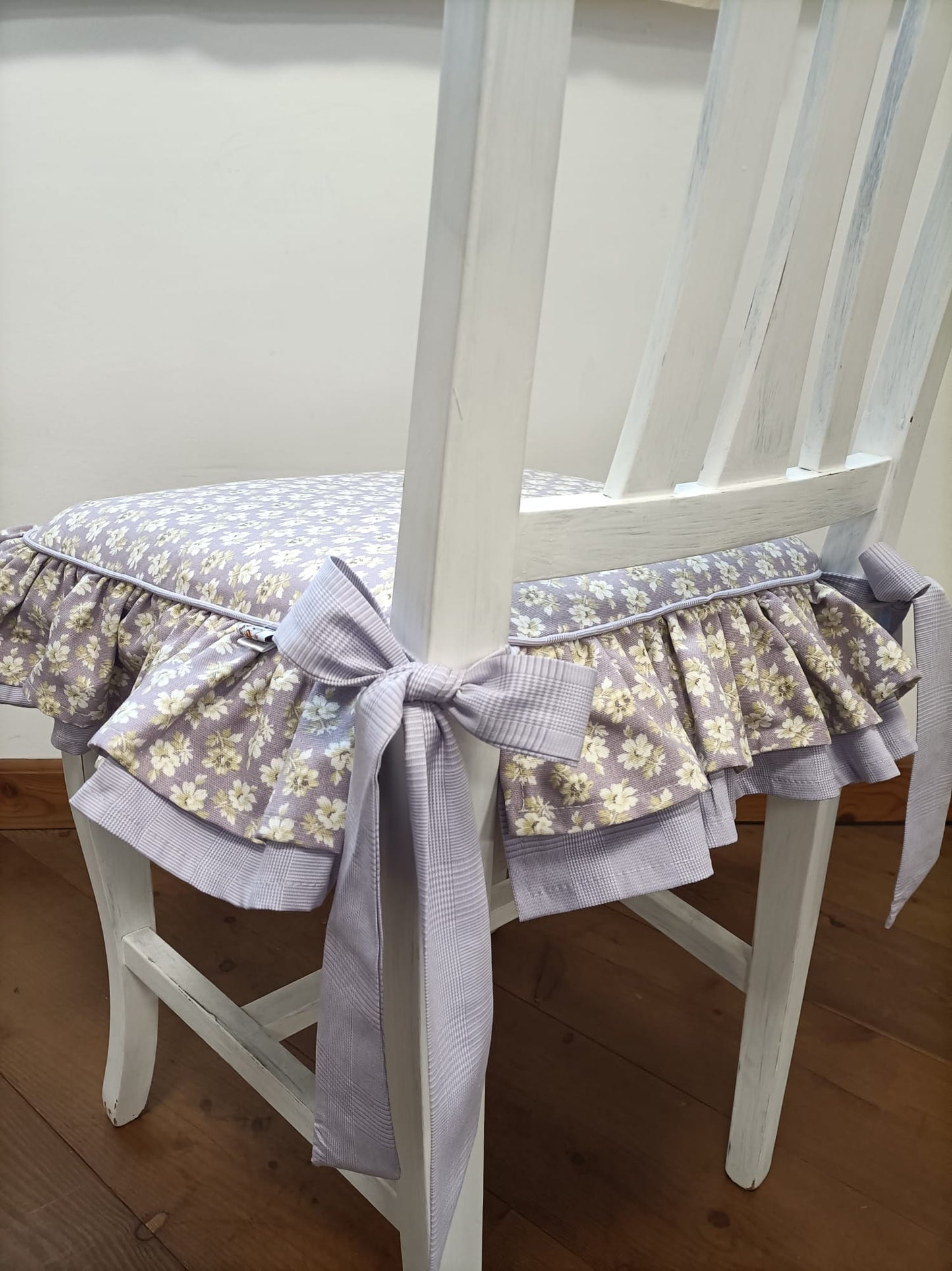 Cuscino per sedia sagomato con doppia balza MATILDE