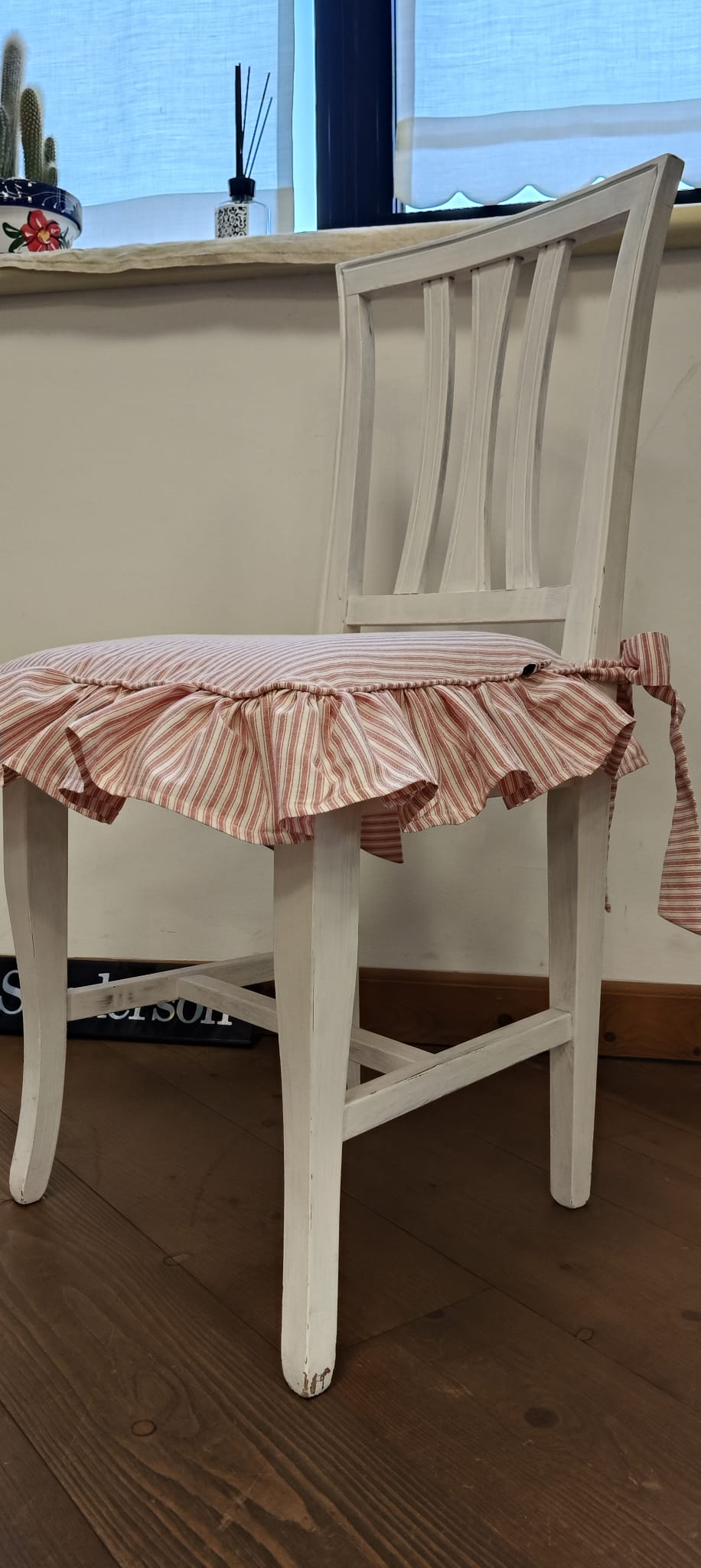 Cuscino con una balza ISABELLA