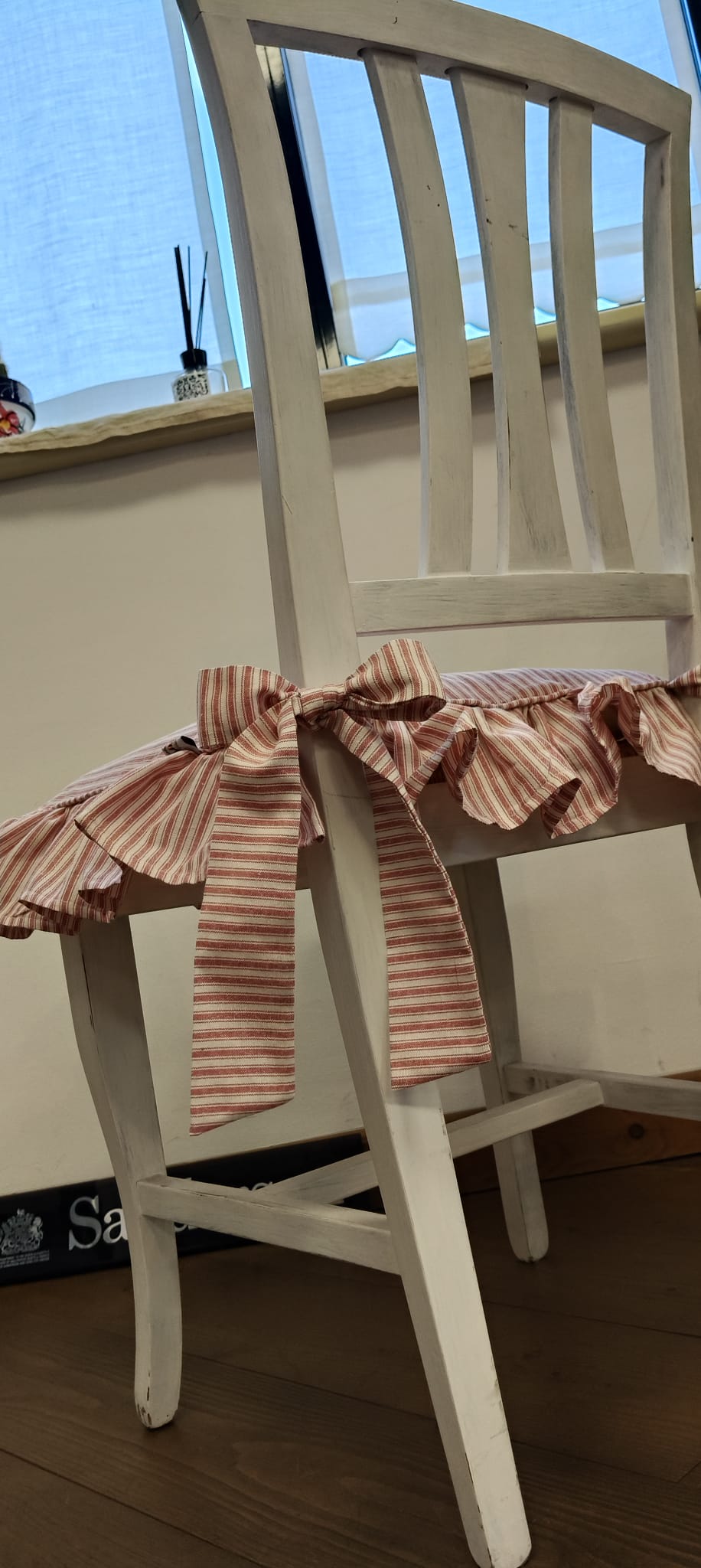 Cuscino con una balza ISABELLA