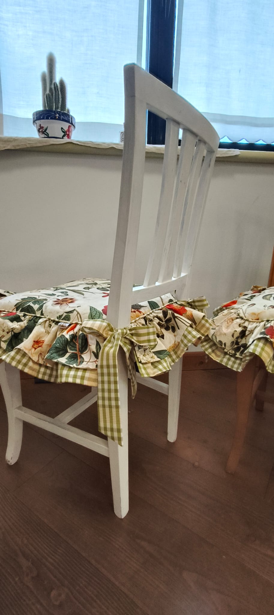 Cuscini per sedia con due balze MINA