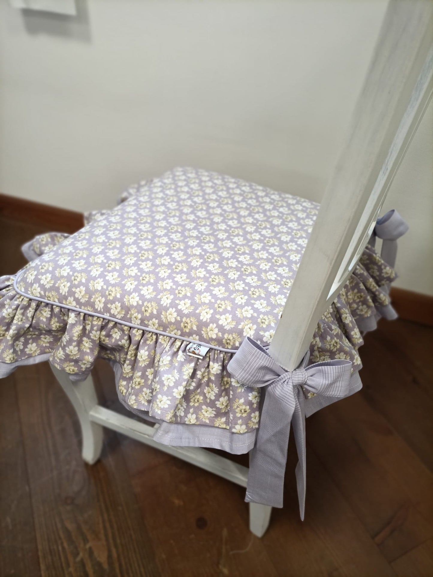 Cuscino per sedia sagomato con doppia balza MATILDE