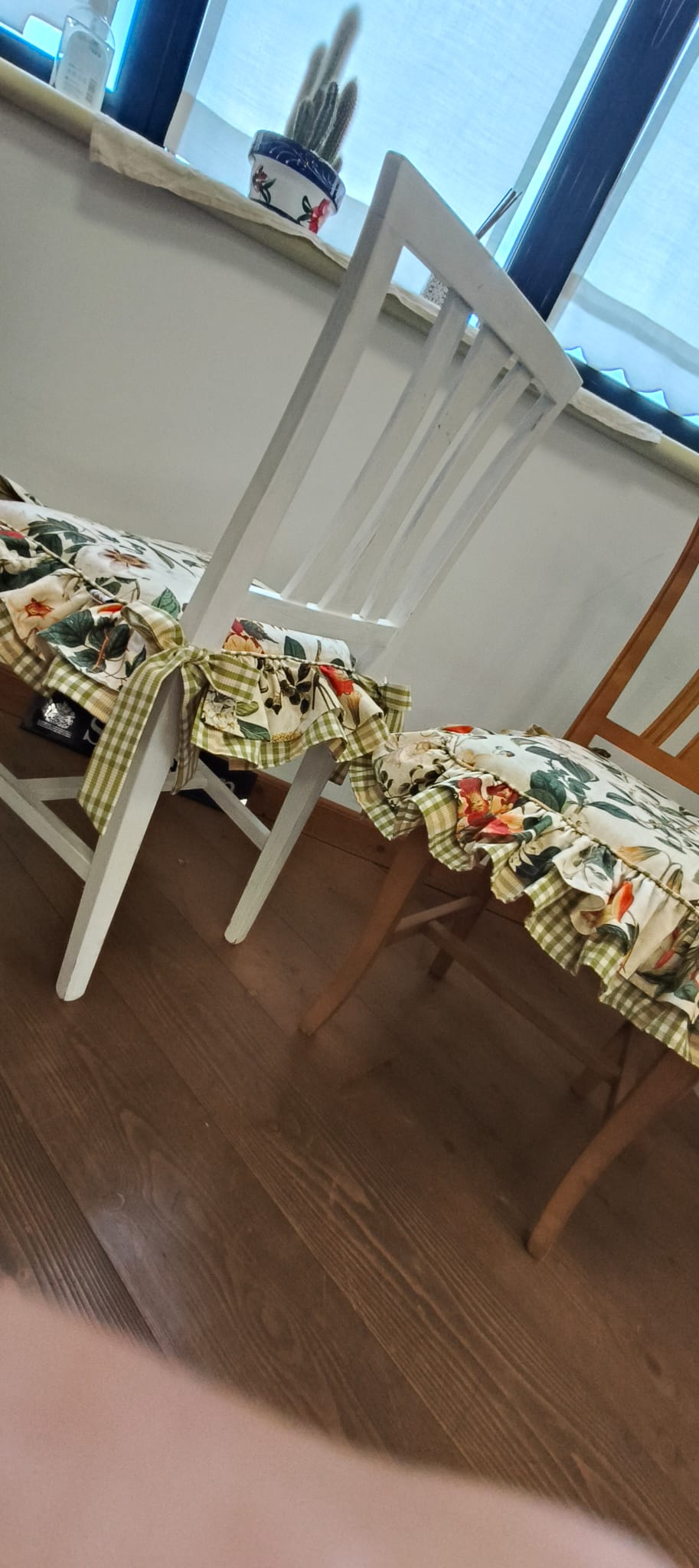 Cuscini per sedia con due balze MINA