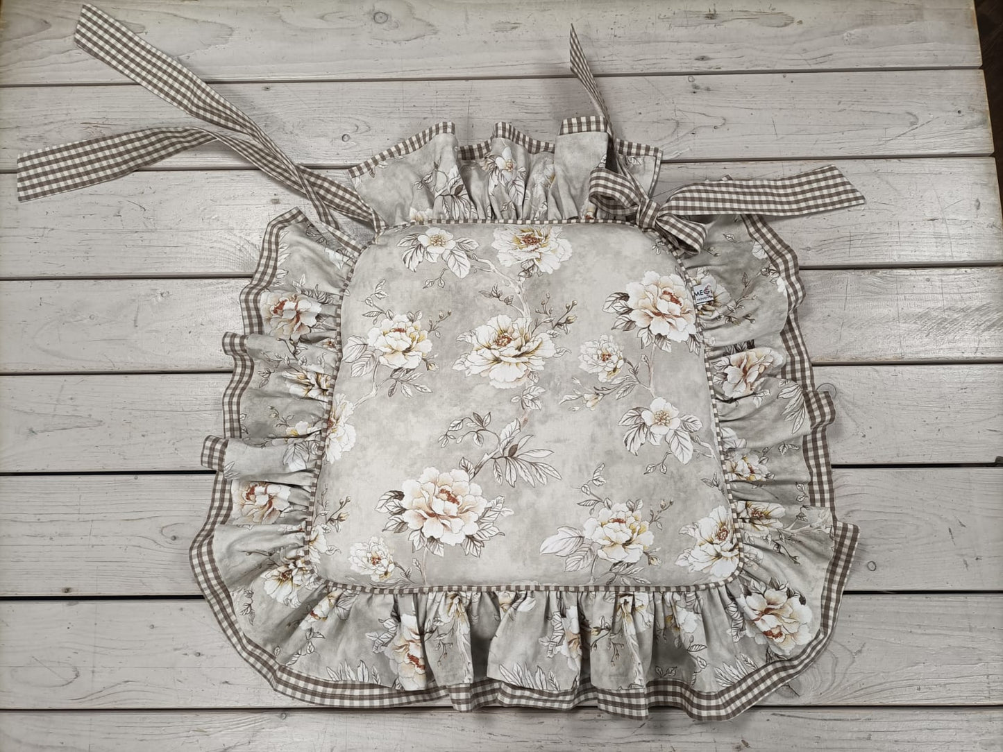 Cuscino per sedia sagomato con doppia balza VITTORIA