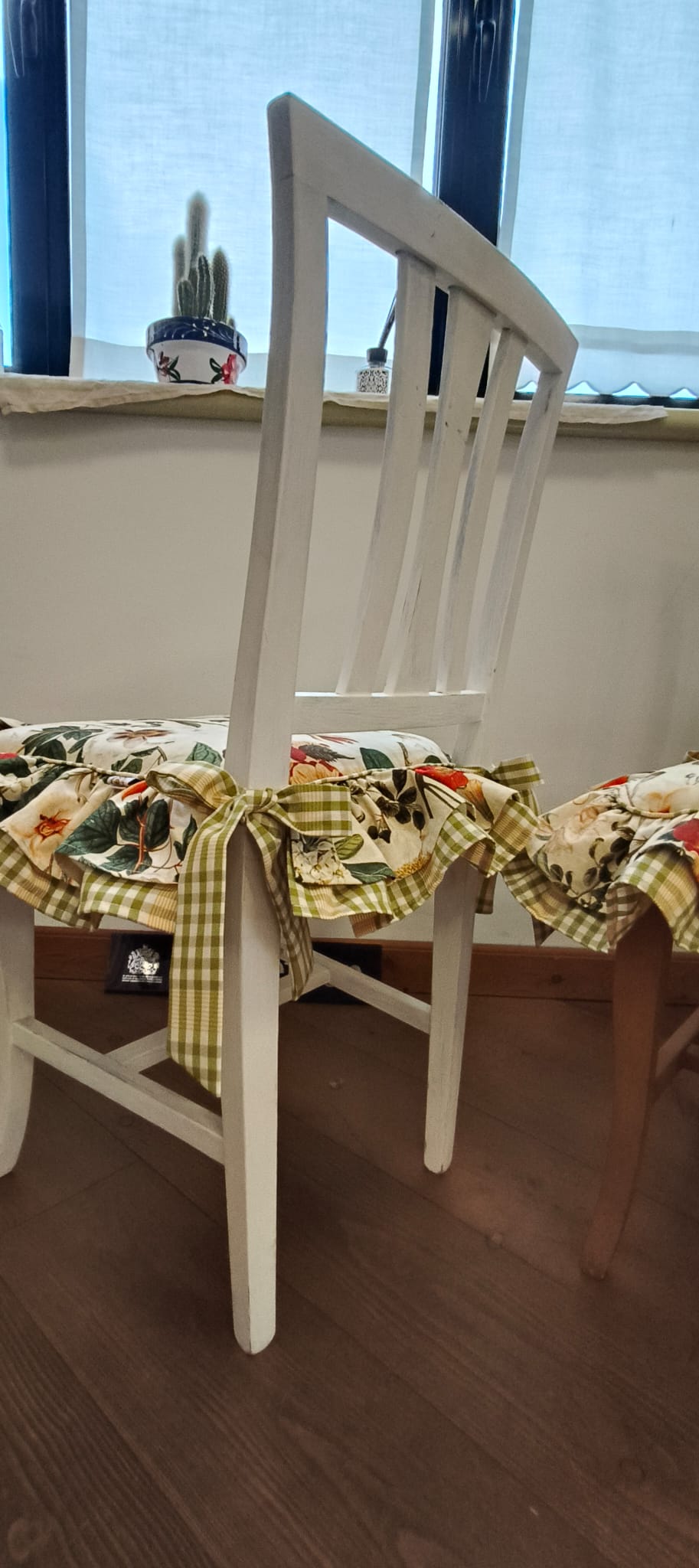 Cuscini per sedia con due balze MINA