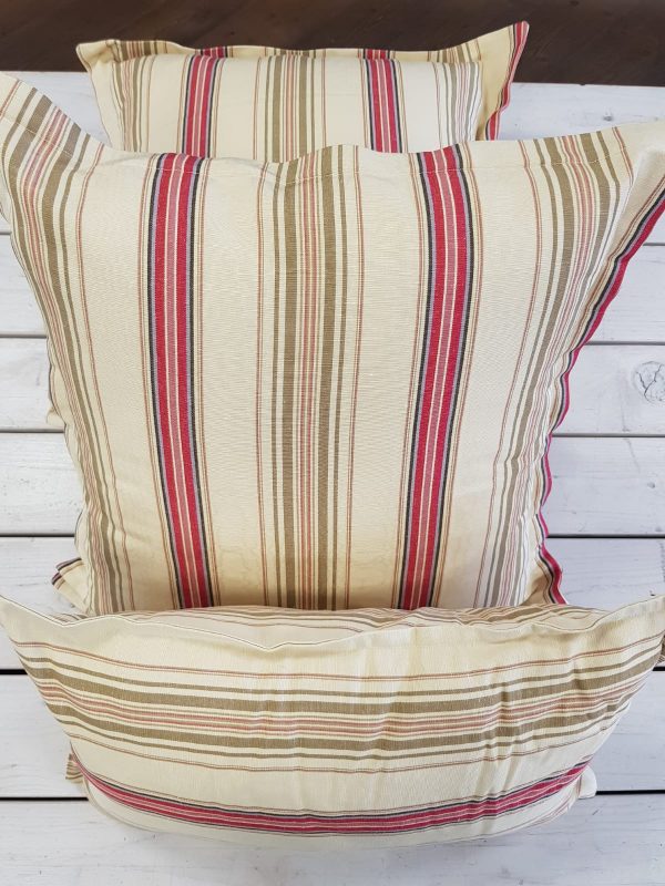 Set di tre Cuscini in tessuto rigato