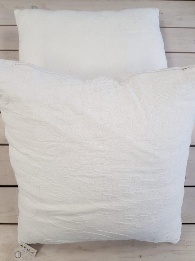 Coppia di Cuscini  per sedia in tessuto bianco Matelassè