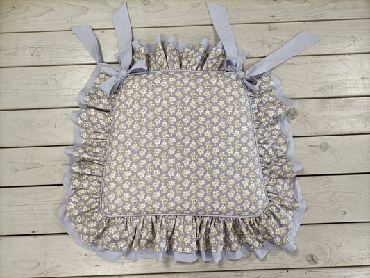 Cuscino per sedia sagomato con doppia balza MATILDE