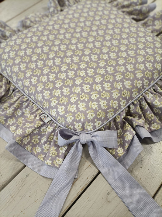 Cuscino per sedia sagomato con doppia balza MATILDE